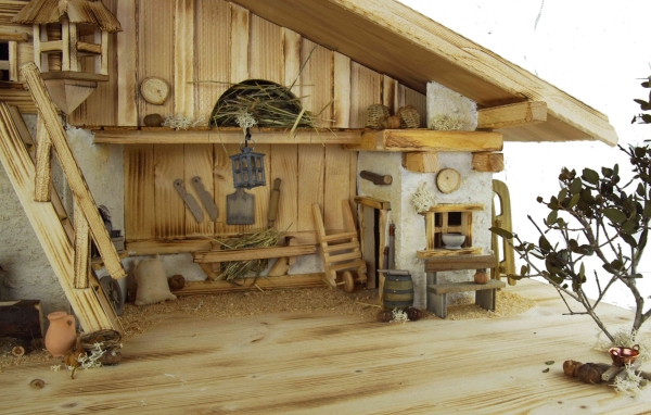 Stimmungsvolle Weihnachtskrippe Gotthard hell inkl. 24-tlg. Figurensatz K 002, Maße Krippe: ca. 90 x 40 x 40 cm